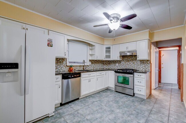 Building Photo - 295 Avenue C