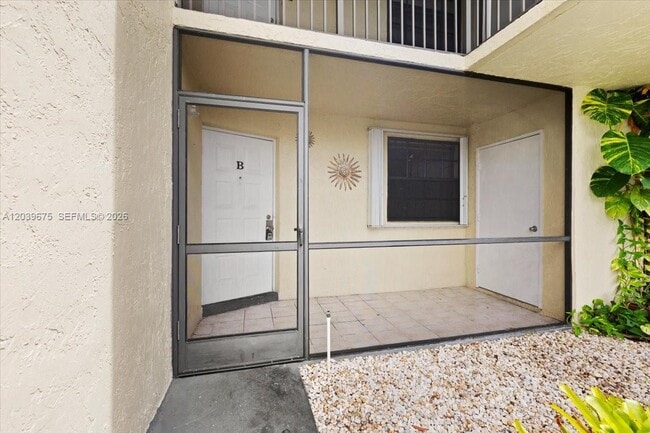 Building Photo - 999 Hamilton Dr