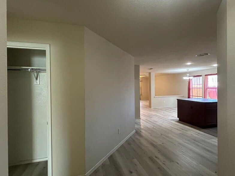 Building Photo - 9213 Centennial Dr