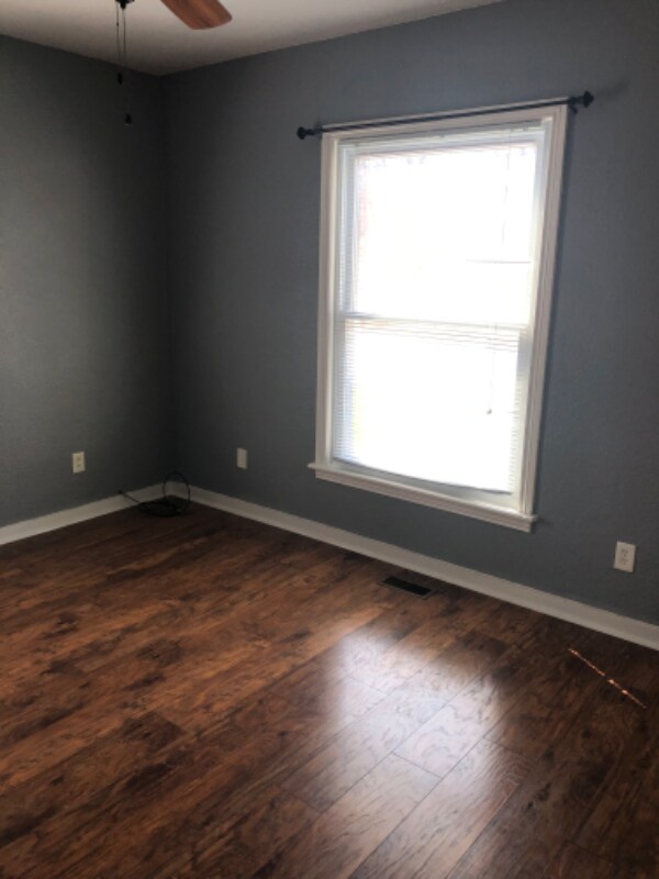 Building Photo - 205 S Maple St