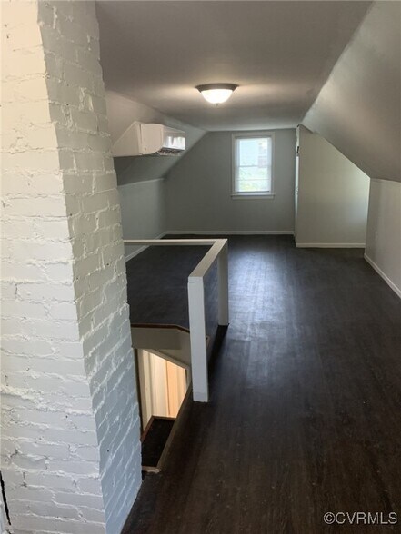 Building Photo - 3324 Meadowbridge Rd
