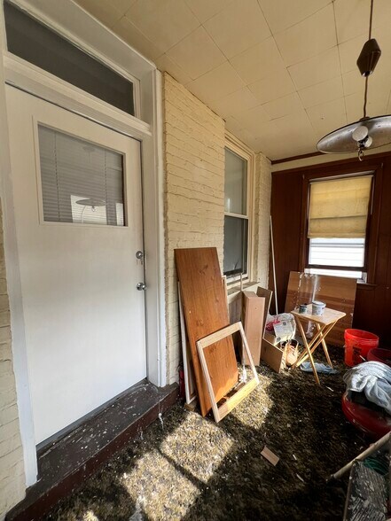 Building Photo - 4718 N Laramie Ave