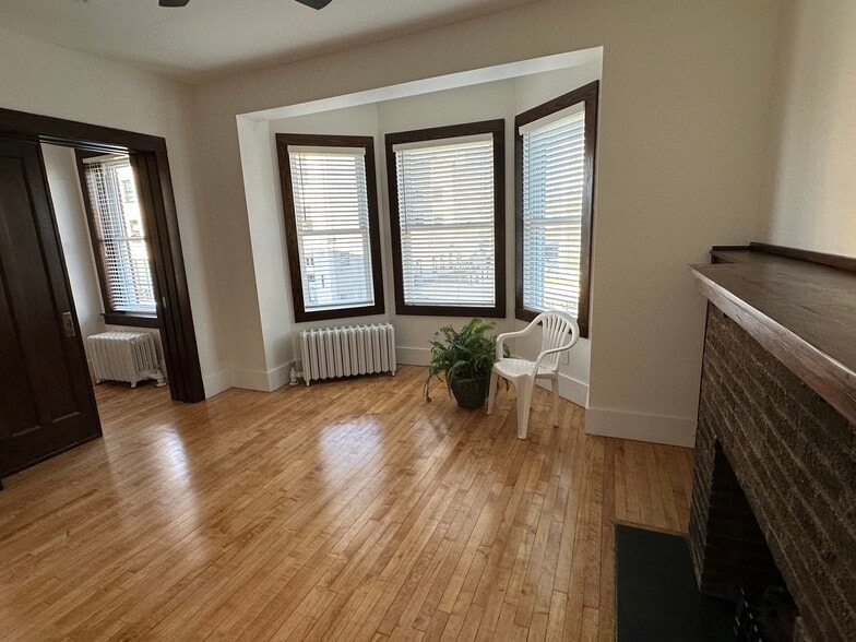 Building Photo - 412 Pleasant St