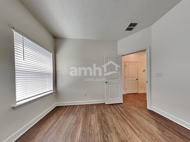 Building Photo - 970 Sunny Stroll Dr