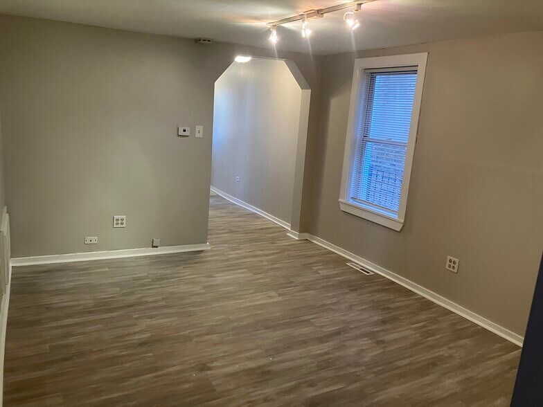 Living Room - 1733 W Superior St