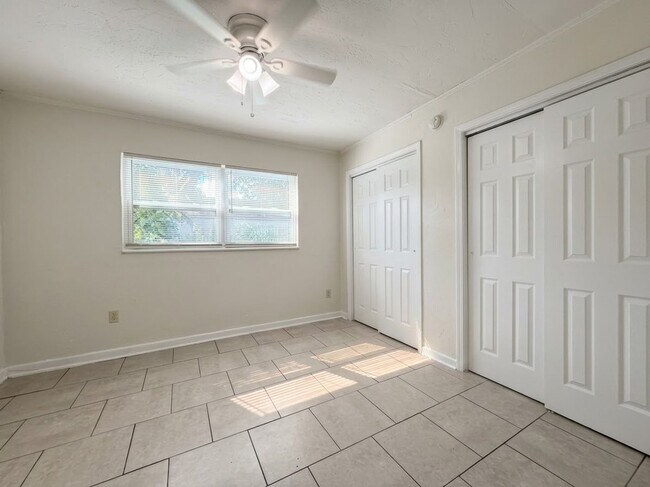 Building Photo - $1400 - 3 Bedroom 1 Bath