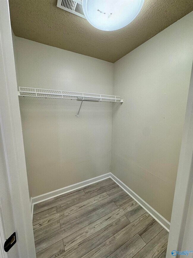 Building Photo - 113 Edgebrook Dr