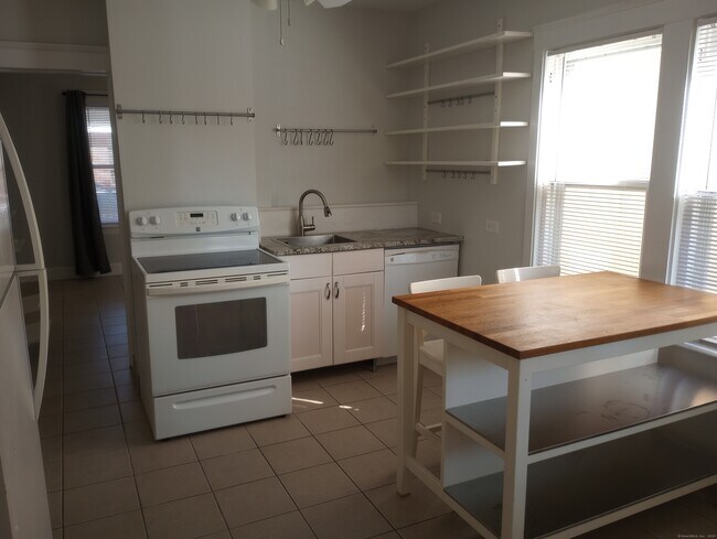 Primary Photo - 92 Thorpe St