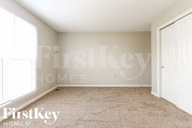 Building Photo - 2204 Valley Creek W Ln