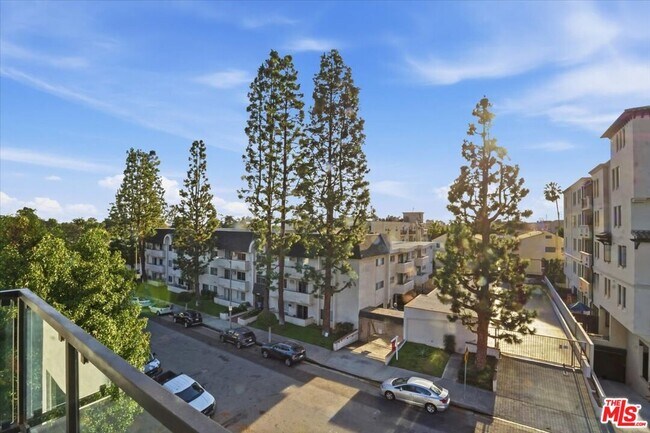 Building Photo - 1820 Prosser Ave