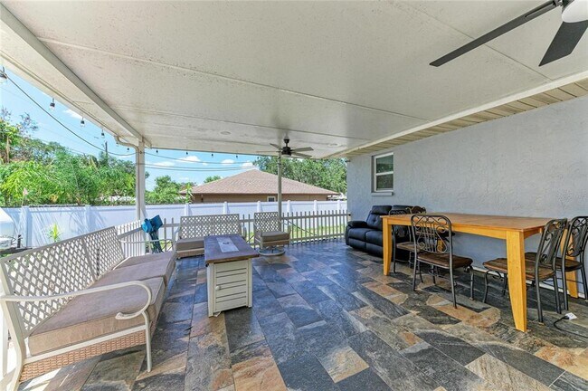 Building Photo - 1520 Sunnyhills Dr