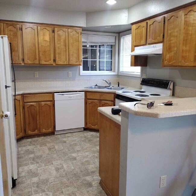 Building Photo - Mitchell Duplex