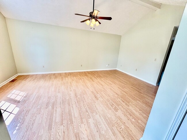 Building Photo - 3 Bedroom Home in Danville!