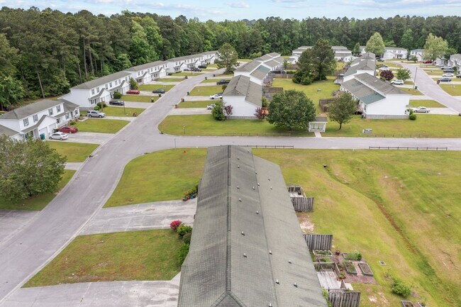 Building Photo - Welcome to Winners Circle!