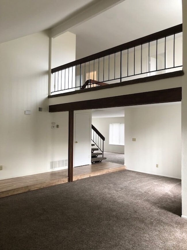 Building Photo - 4 Bed/2.5 Bath  Two Story Home in San Diego