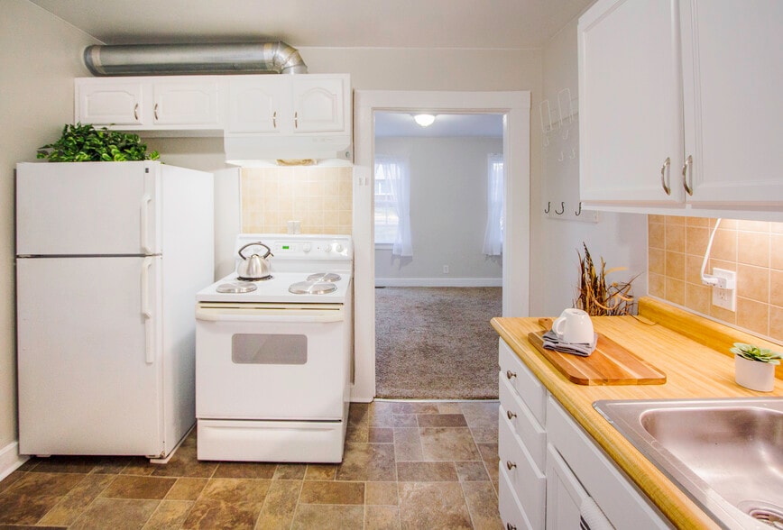 Building Photo - 1022B Druid Cir