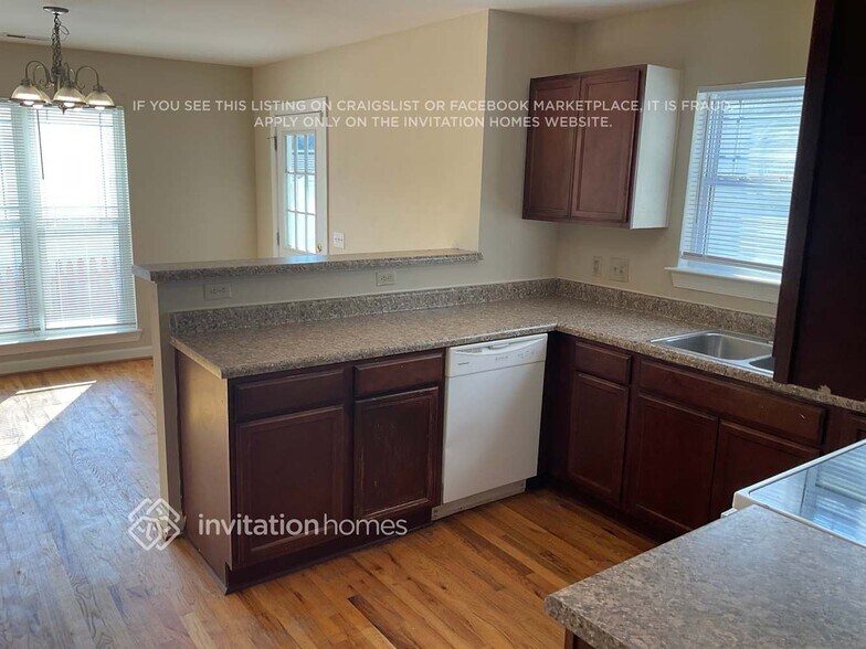 Building Photo - 1807 Chantilly Ln