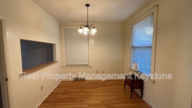 Building Photo - 1122 Greenfield Ave