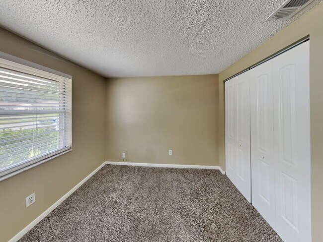 Building Photo - 2809 Cedaridge Dr