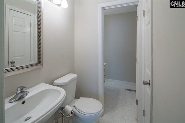 Building Photo - Sensational Three Bedroom Home Located in the Earlewood Community!