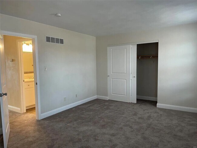 Building Photo - 711 Plankway Dr