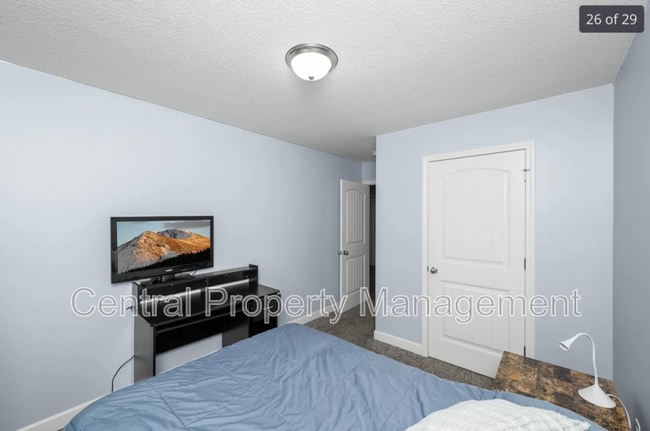 Building Photo - 487 Timberwood Dr