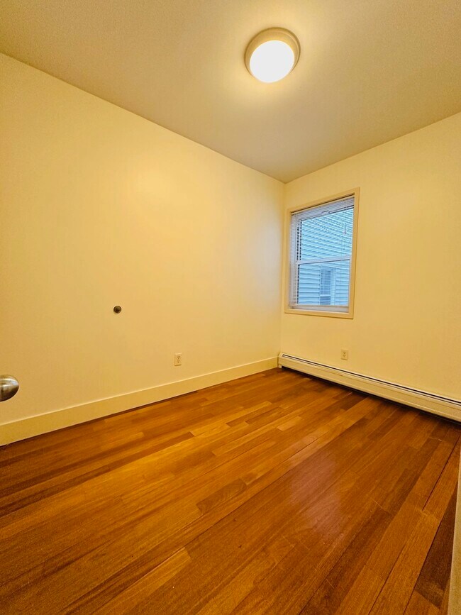 Building Photo - 81 W 27th St