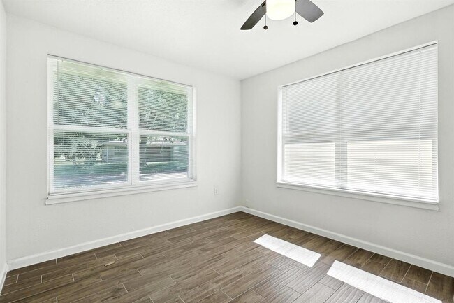 Building Photo - 716 Hargest St