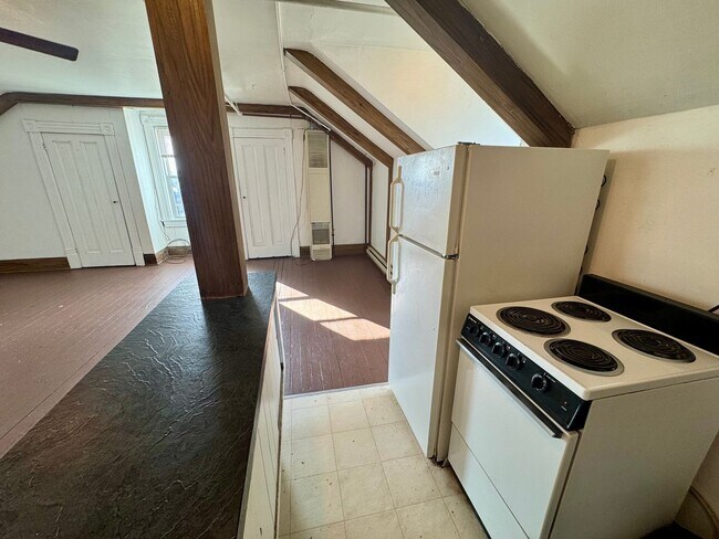 Building Photo - 4451 Highridge St