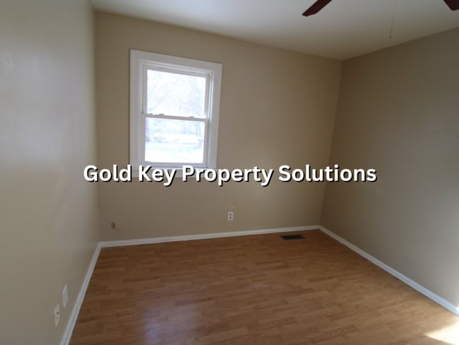 Building Photo - Spacious 3 BR 1 BA Ranch with Main-Level Laundry (SECTION 8 APPROVED)