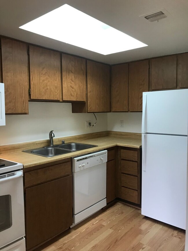 Building Photo - One Bedroom Tempe Condo $1,100.00 Near ASU...