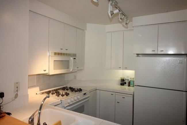 Building Photo - Spacious two bedroom, two bath corner unit condominium in North Beach