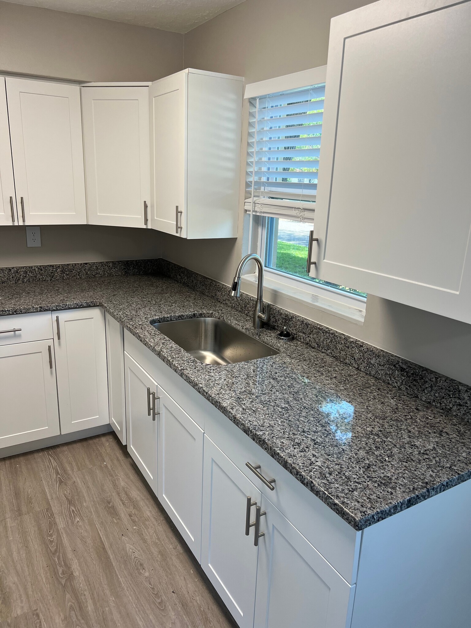 Building Photo - 1 Bed/1 Bath - Unit 4