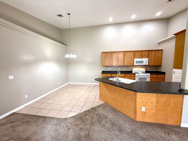 Building Photo - Move in Special! Half off 1st Month's Rent- Great 3 Bedroom Duplex near the Kingman Hospital!