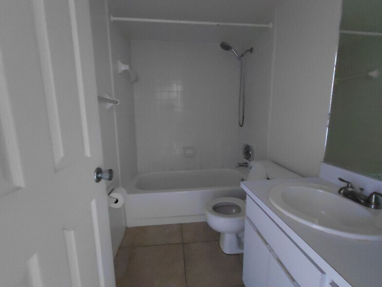 Building Photo - 4920 Chiquita Blvd S