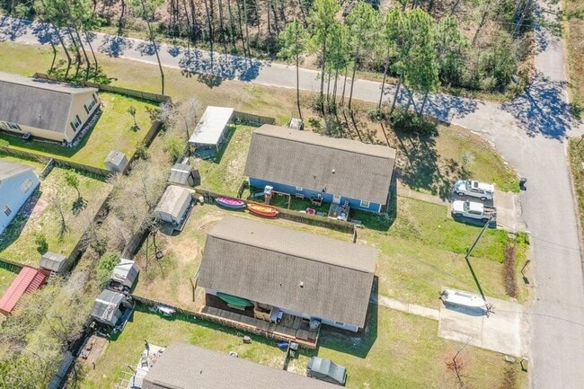 Building Photo - PRICE DROP!! Great 3-bedroom Florida cottage located in the heart of the Town of Santa Rosa