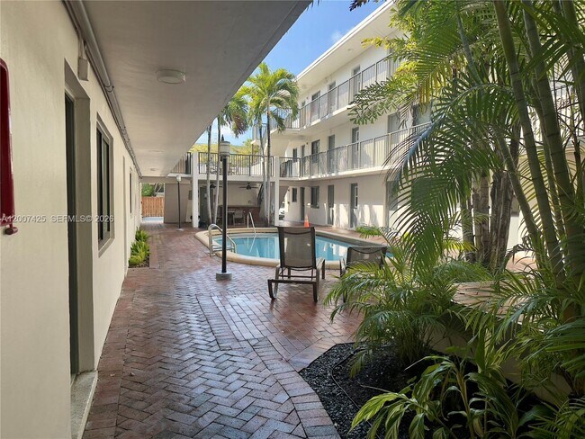 Building Photo - 3242 Mary St