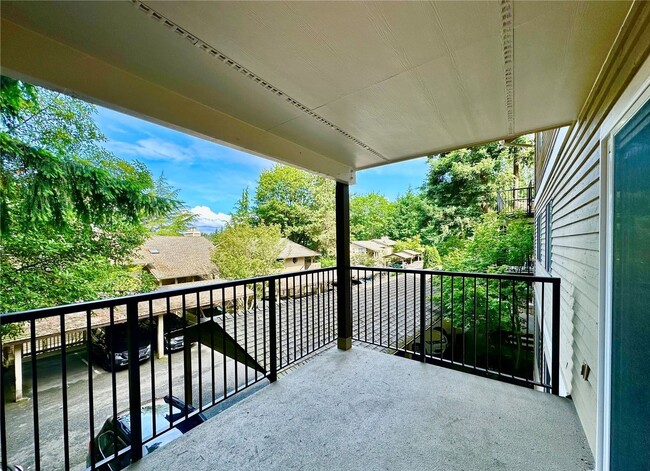 Building Photo - 2Bd/2Ba Kirkland Condo