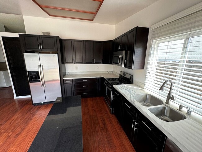 Building Photo - Quaint Home in Quiet East Ventura Neighborhood