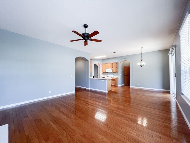 Building Photo - Spacious Single Story 3 Bd, 2 Ba Home in S...