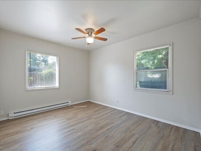 Building Photo - 1617 Mahan Ave