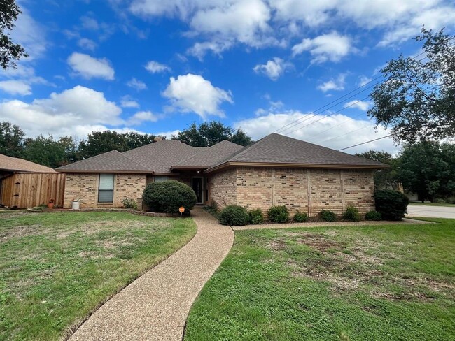 Building Photo - 7825 Silveridge Dr