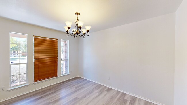 Building Photo - PRICE IMPROVEMENT IN WHITE ROCK $1,995!!!!