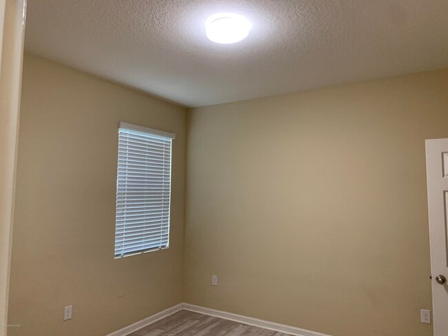 Building Photo - 215 Sirius Ct