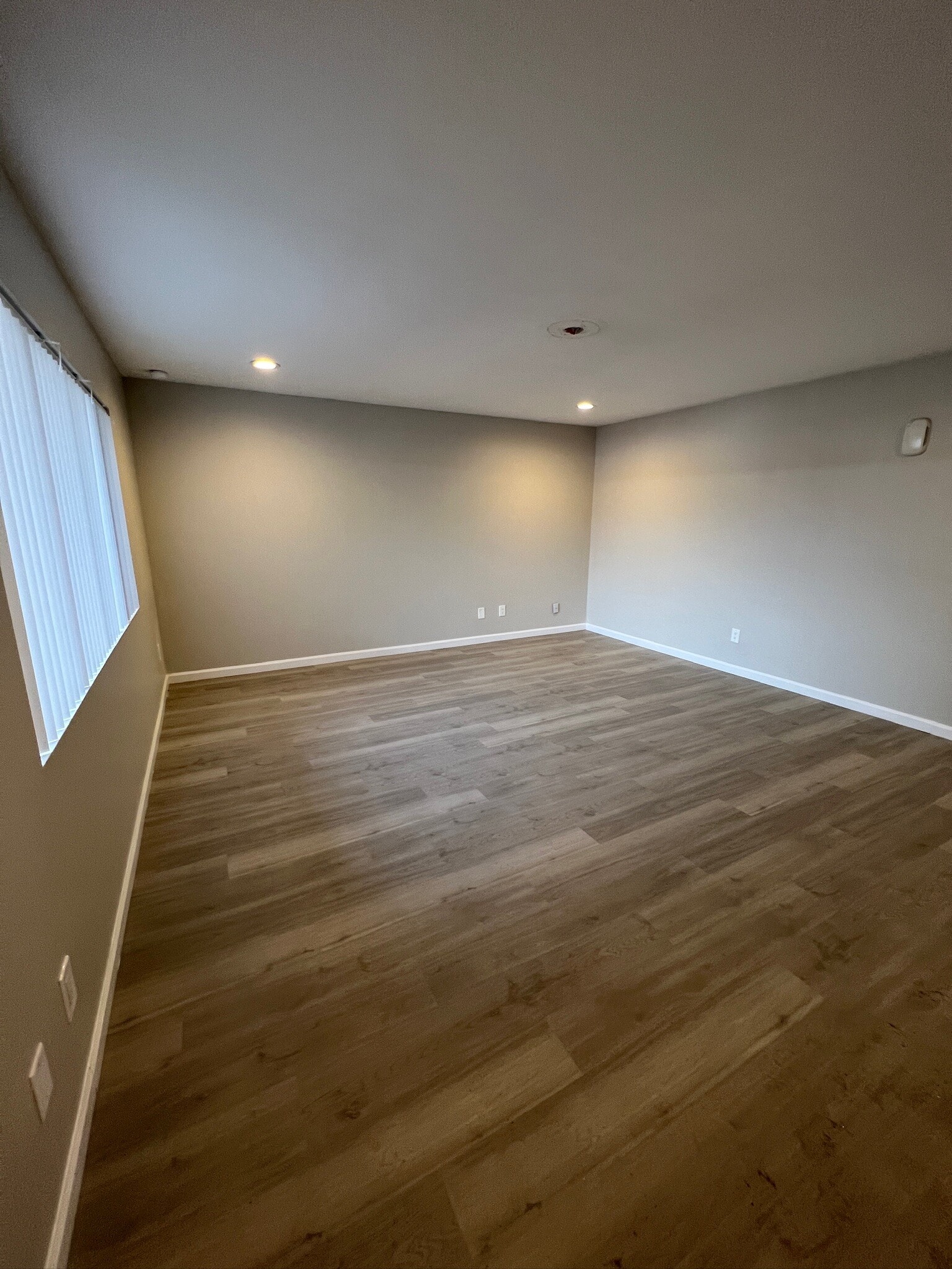 Building Photo - 5964 W Augusta Ave