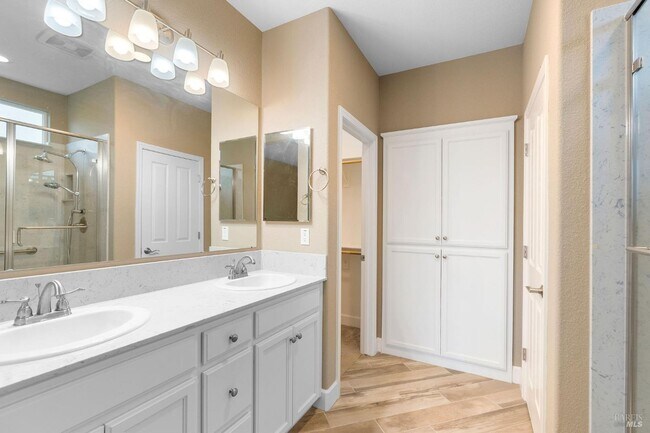 Building Photo - 123 Alpine Dr