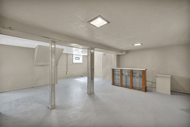 Building Photo - 429 Cleveland Rd