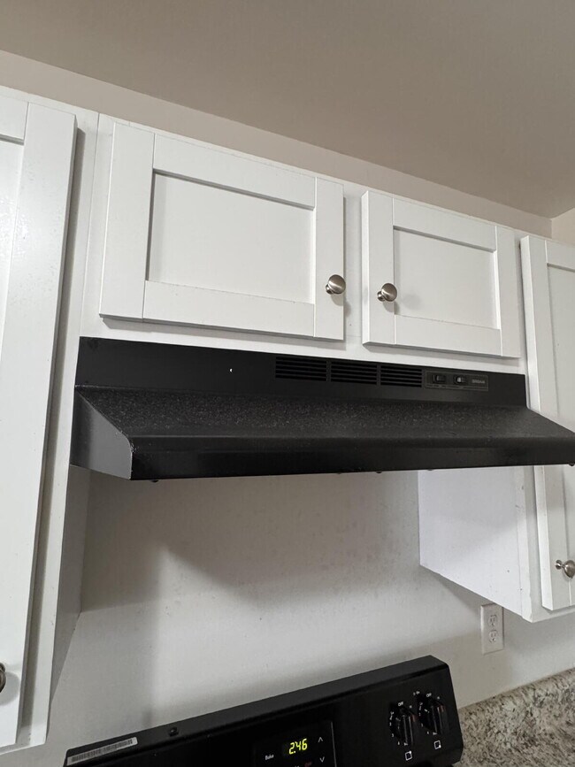Building Photo - Inquire today on how to get FREE rent!