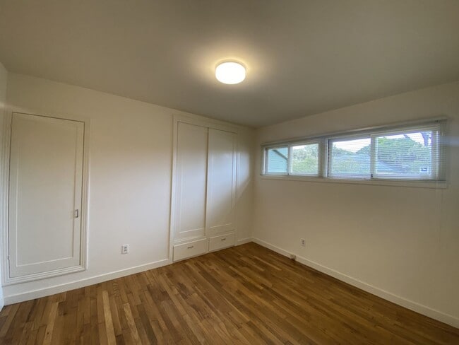 Building Photo - 635 Gibson Ave