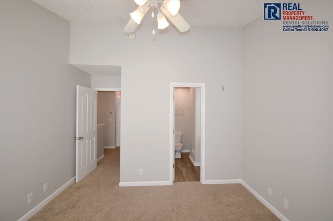 Building Photo - Great 2BR/2.5BA Murfreesboro townhome less than 2 miles from MTSU!
